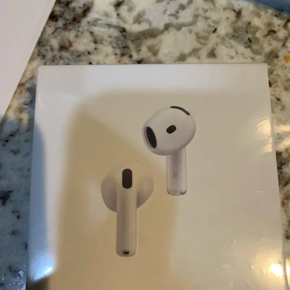 Apple AirPods 4 with ANC - White